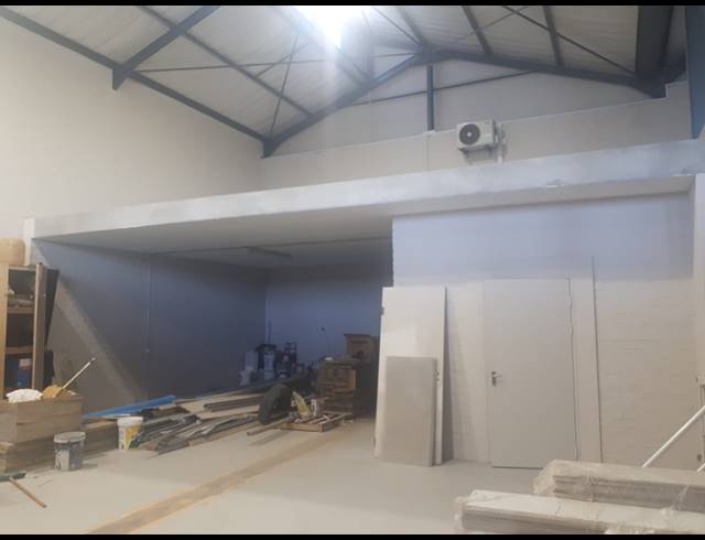 302M² WAREHOUSE TO LET IN FISANTEKRAAL INDUSTRIAL